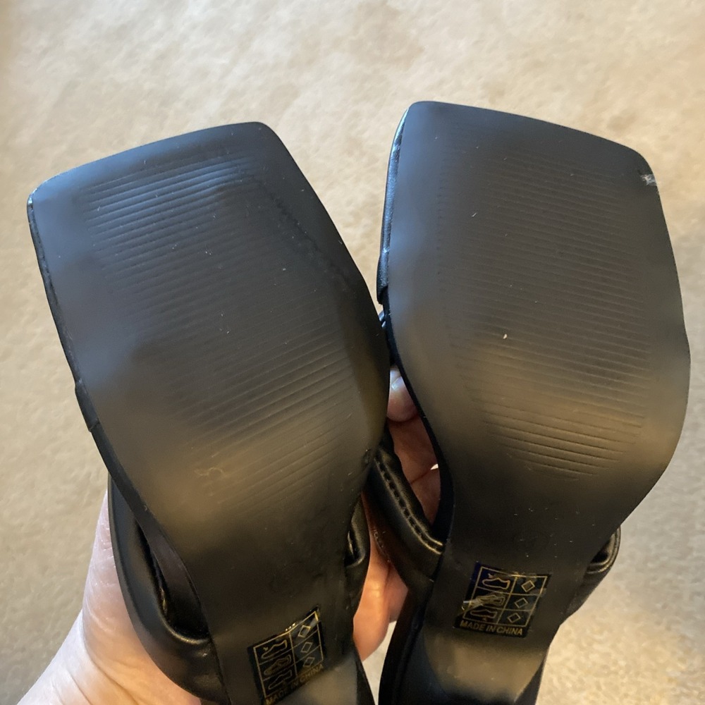 NWOT PRETTY LITTLE THING BLACK GAUX LEATHER PADDED TOE THONG MID HEELED MULES 3 - Picture 10 of 15